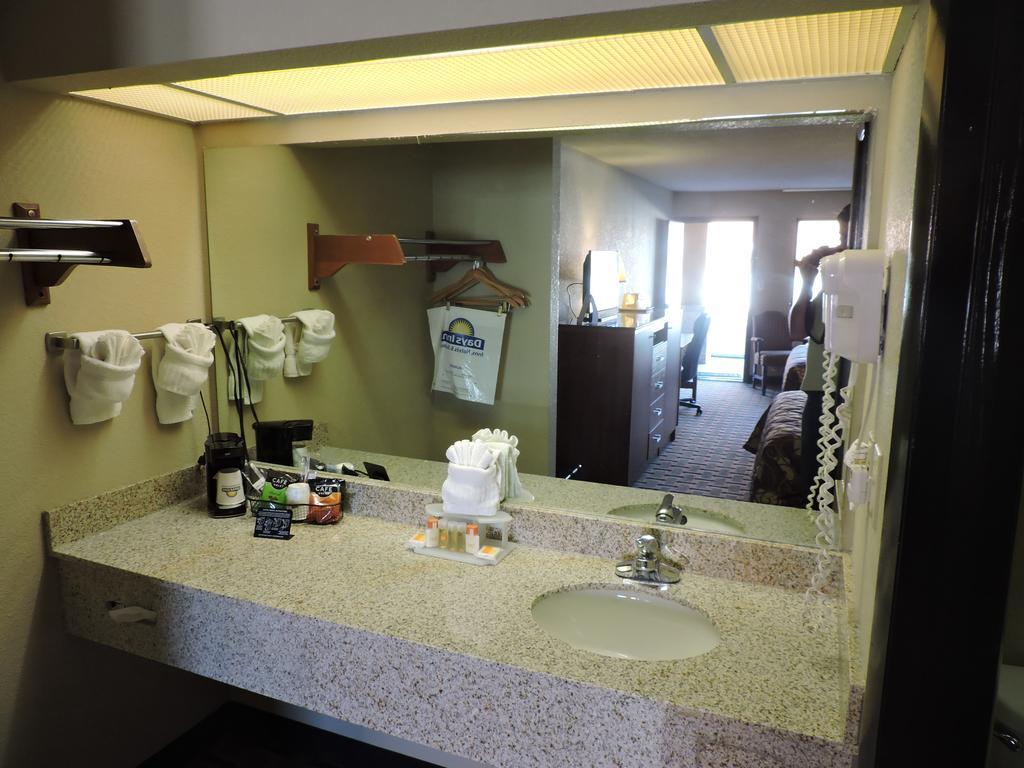 Days Inn Conover/Hickory Стая снимка