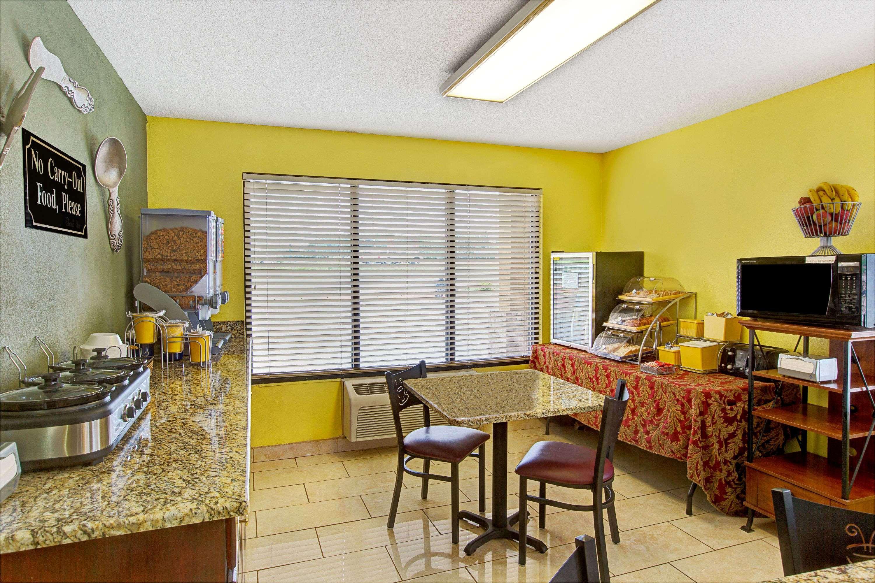 Days Inn Conover/Hickory Екстериор снимка