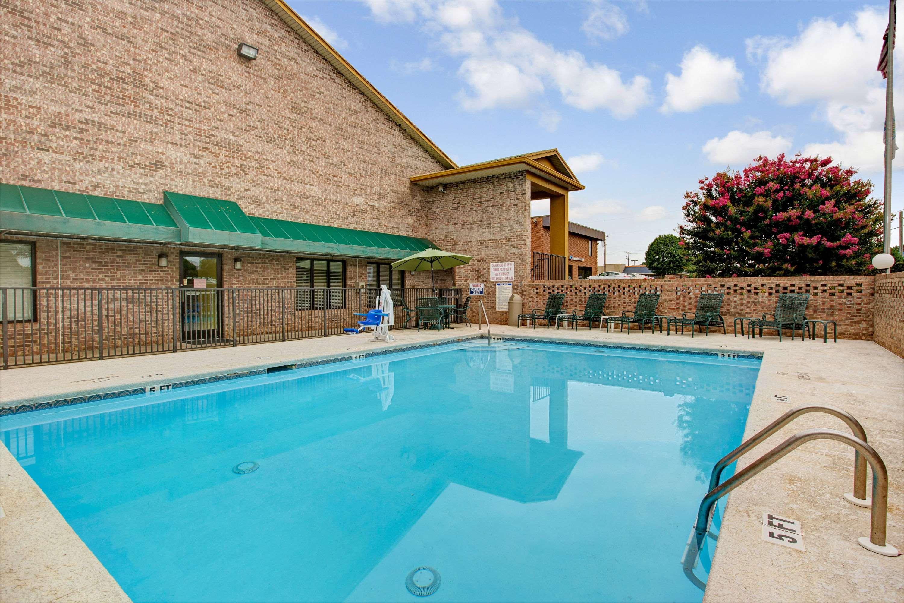 Days Inn Conover/Hickory Екстериор снимка