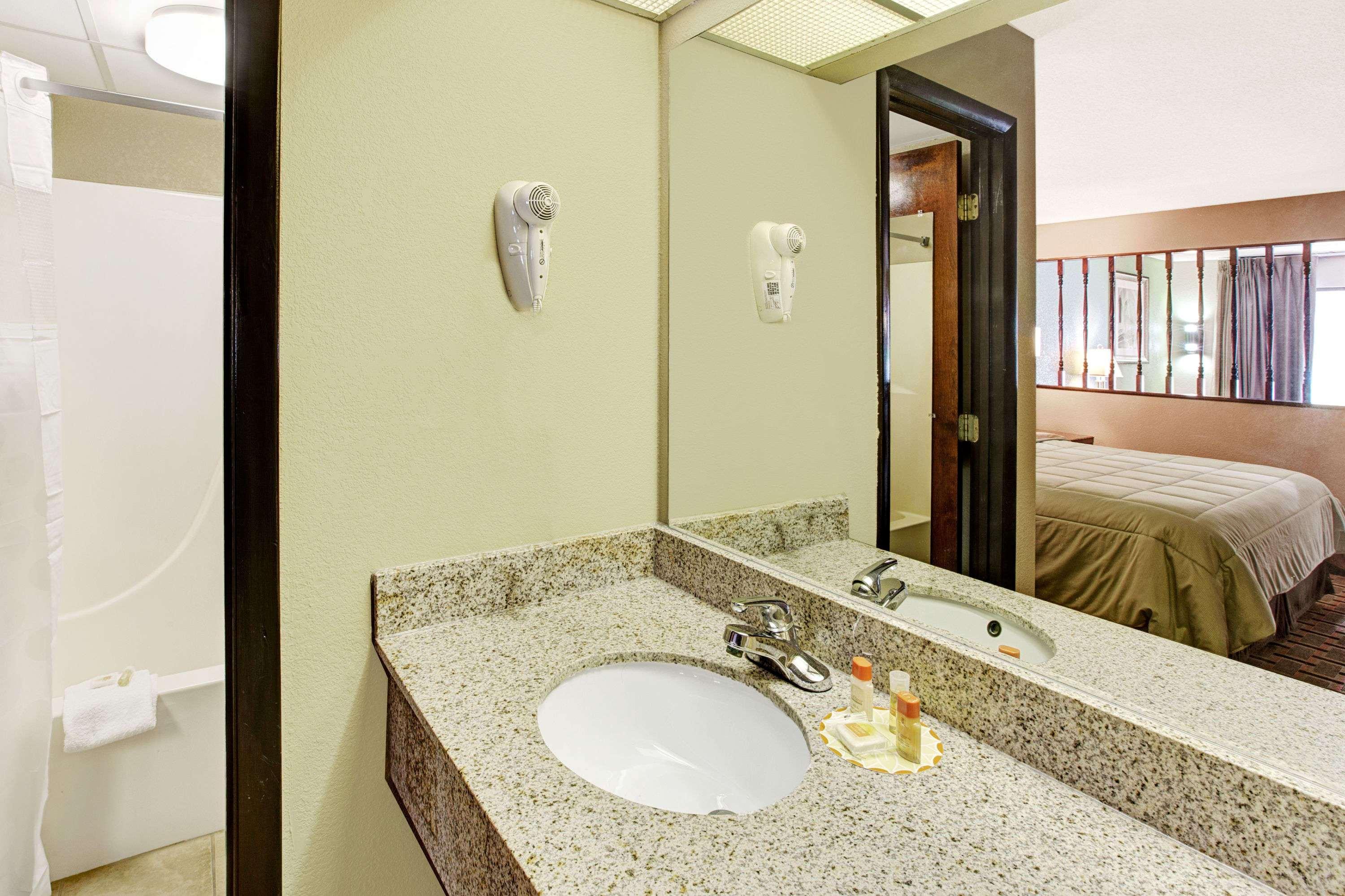 Days Inn Conover/Hickory Екстериор снимка