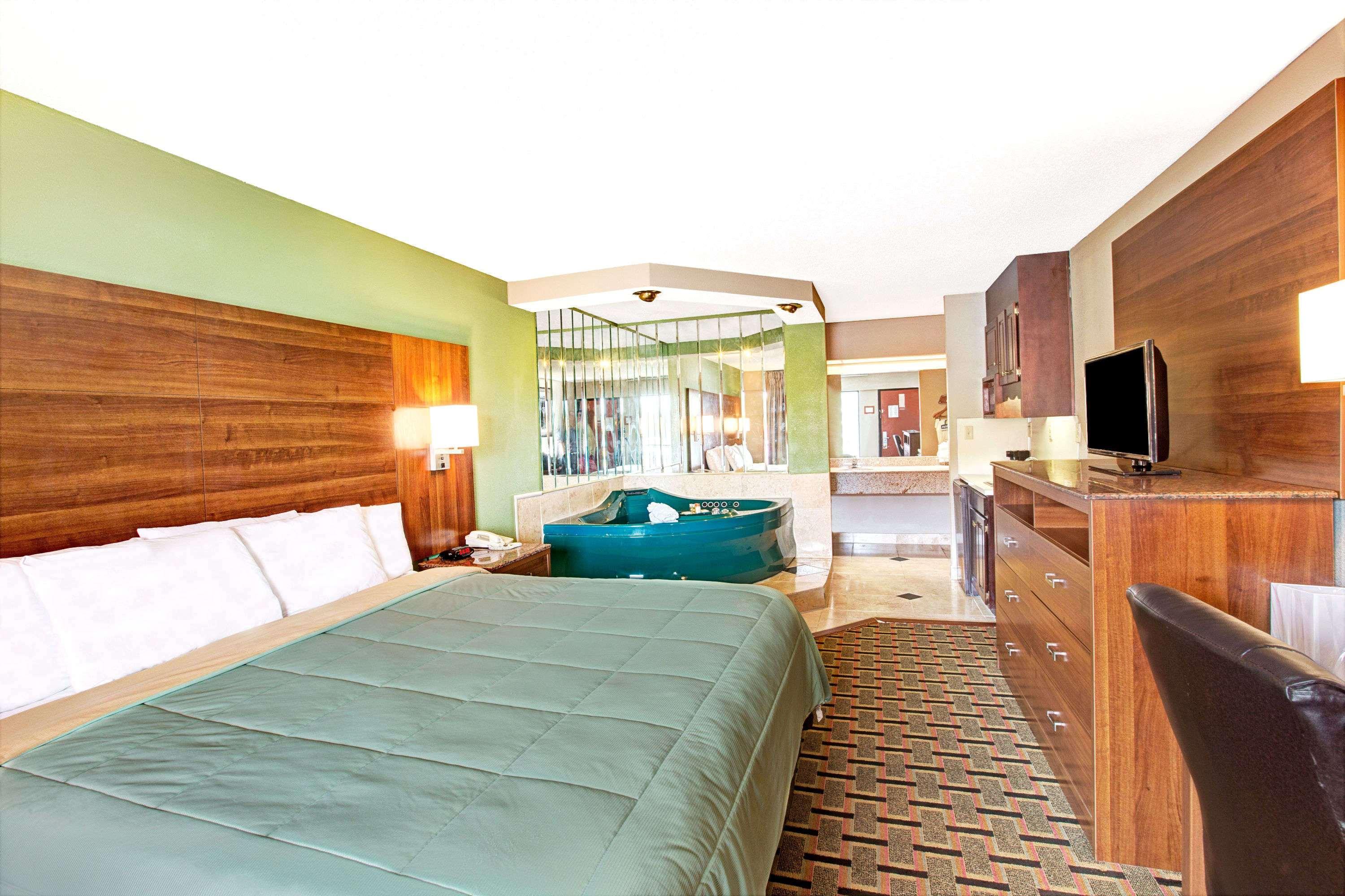 Days Inn Conover/Hickory Екстериор снимка