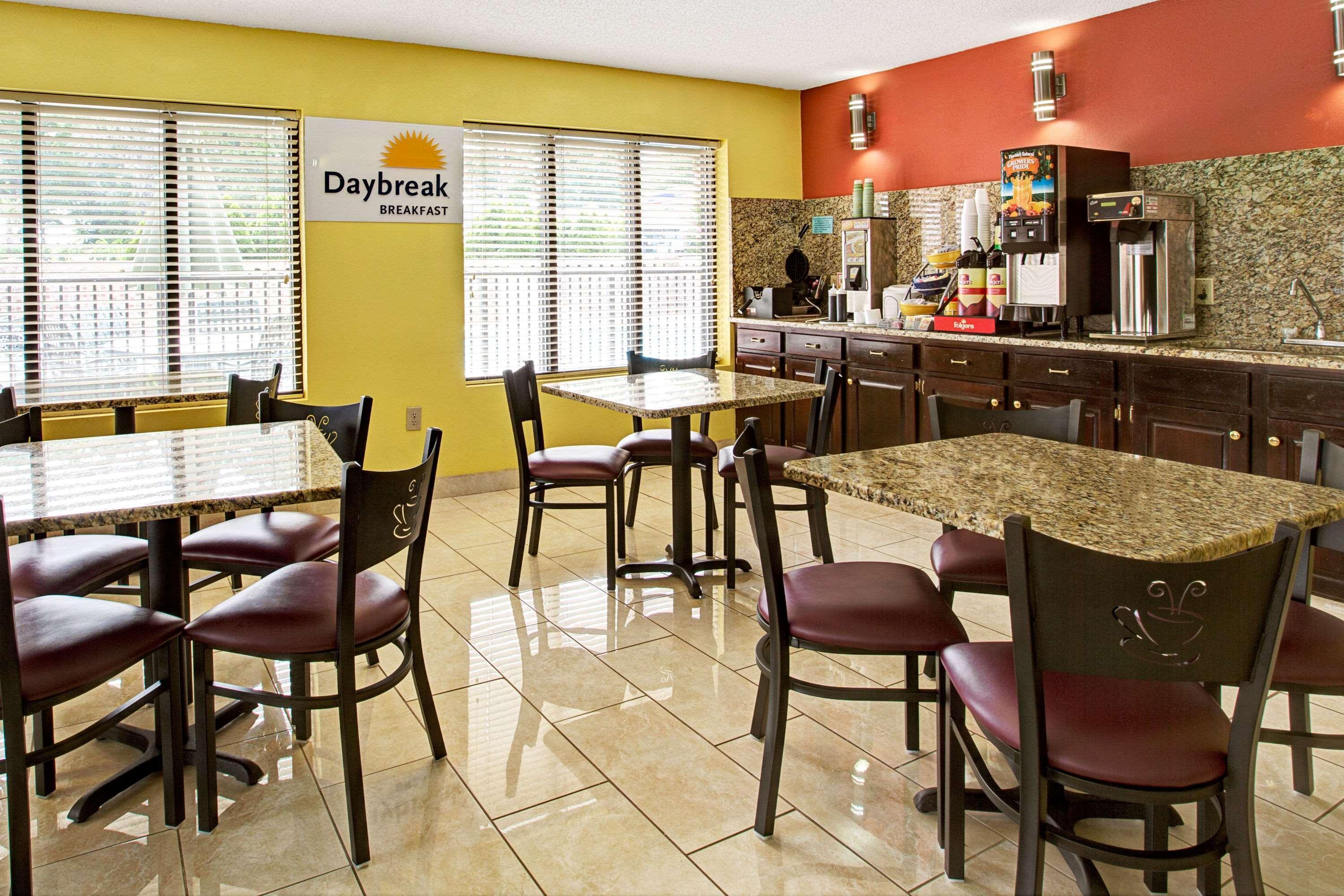 Days Inn Conover/Hickory Екстериор снимка