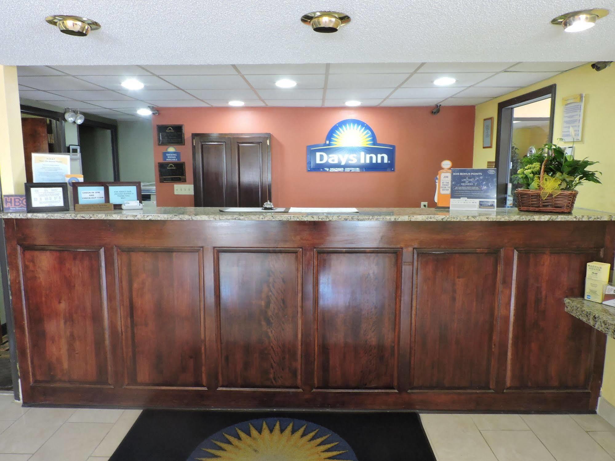 Days Inn Conover/Hickory Екстериор снимка
