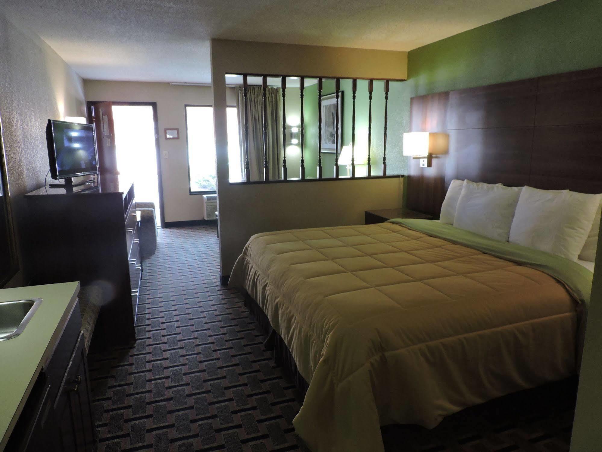Days Inn Conover/Hickory Екстериор снимка