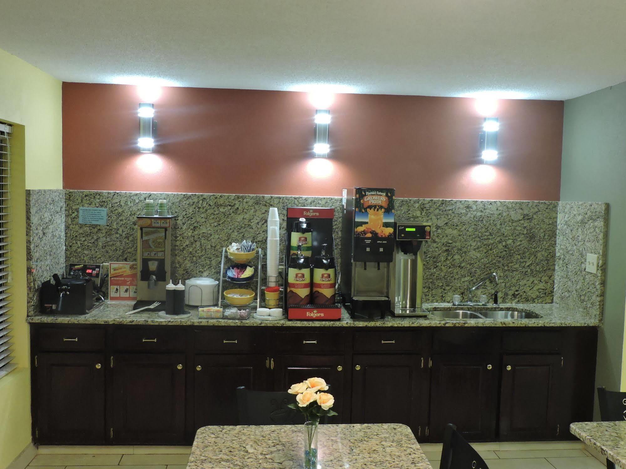Days Inn Conover/Hickory Екстериор снимка