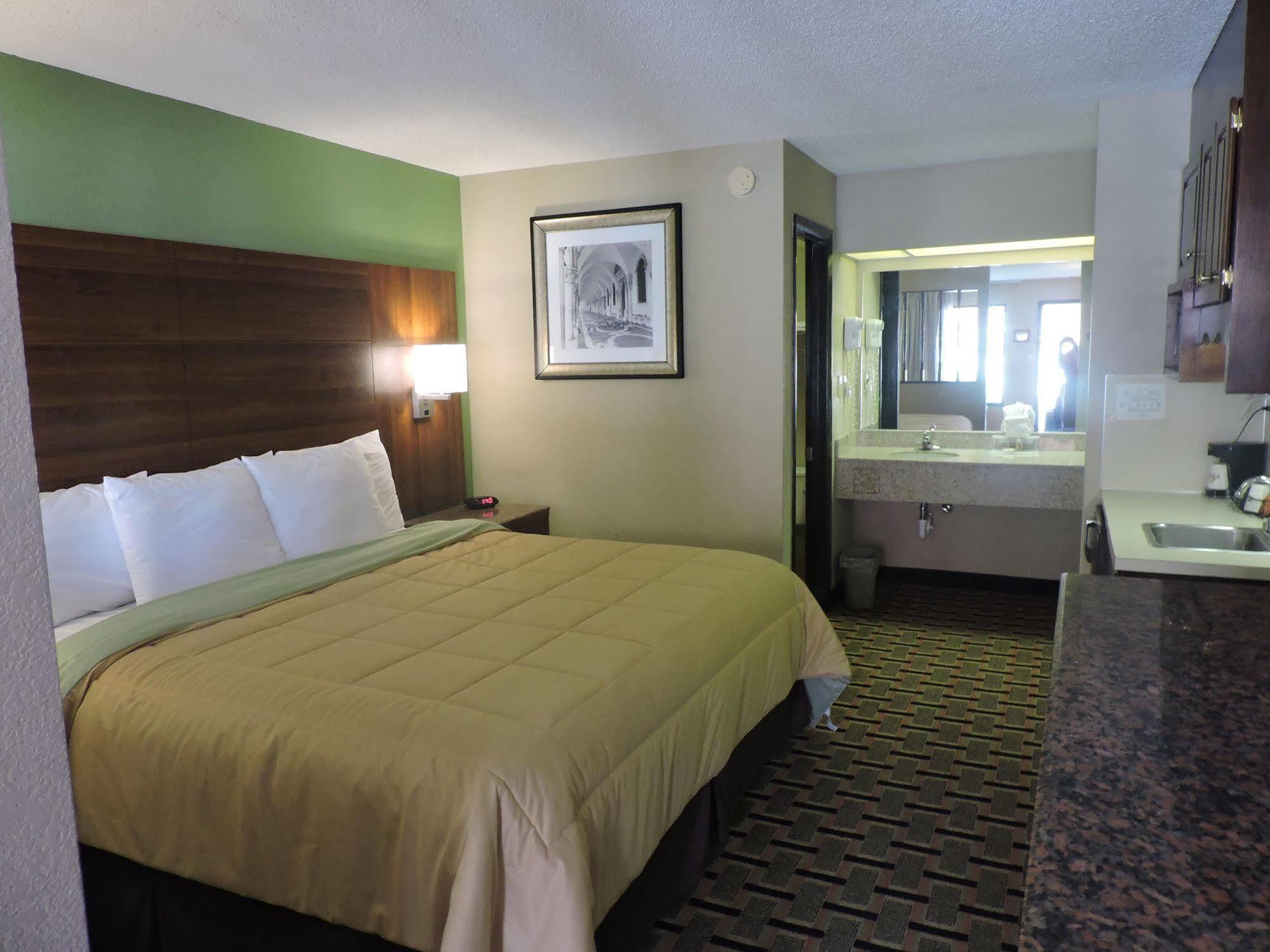 Days Inn Conover/Hickory Екстериор снимка