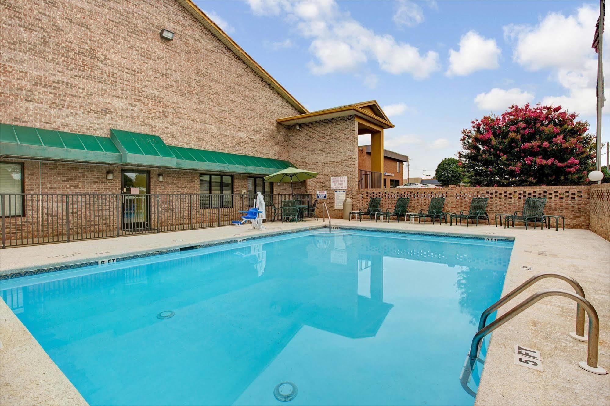 Days Inn Conover/Hickory Екстериор снимка